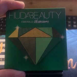 Huda beauty emerald obsessions